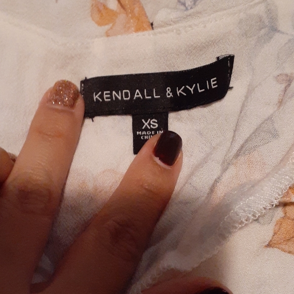 Kendall & Kylie Floral Romper - Picture 2 of 3